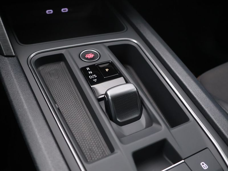 Cupra Leon 2,0 TSI 221kW DSG VZ DPH - fotka 22 z 31