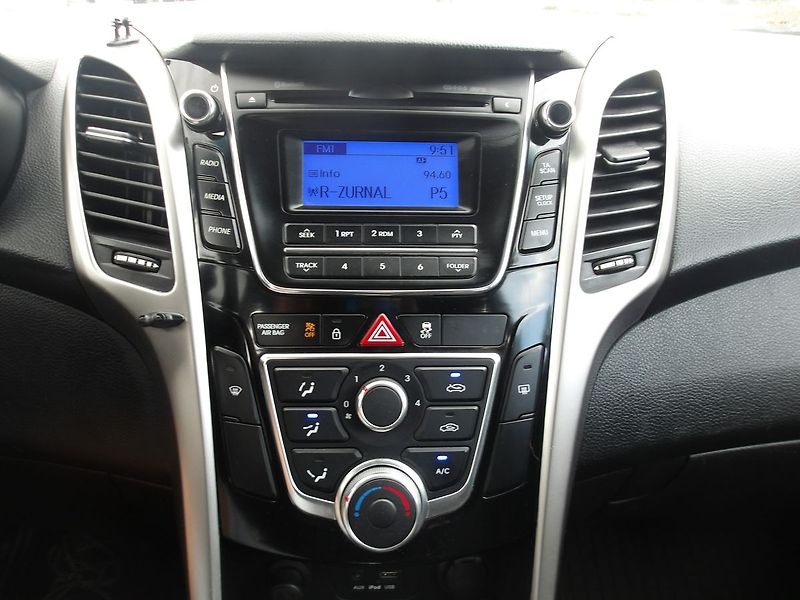 Hyundai i30 1,6i ČR - fotka 18 z 27