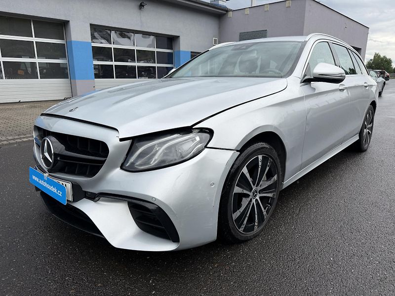 Mercedes-Benz Třídy E Kombi E 300De hybrid navigace  - fotka 7 z 23