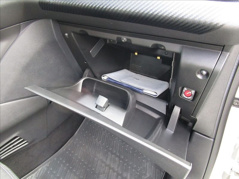 Peugeot 208 1.0i - fotka 17 z 40