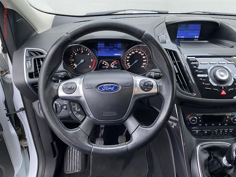Ford Kuga (2015) 2.0 TDCi 4X4, Individual - fotka 11 z 17