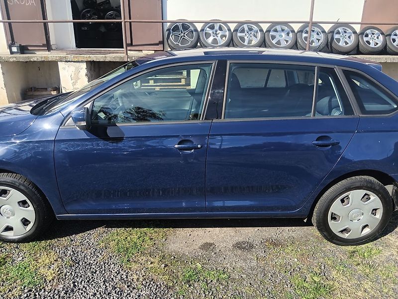 Škoda Rapid 1.2 TSI Spaceback Active 66kw - fotka 2 z 19