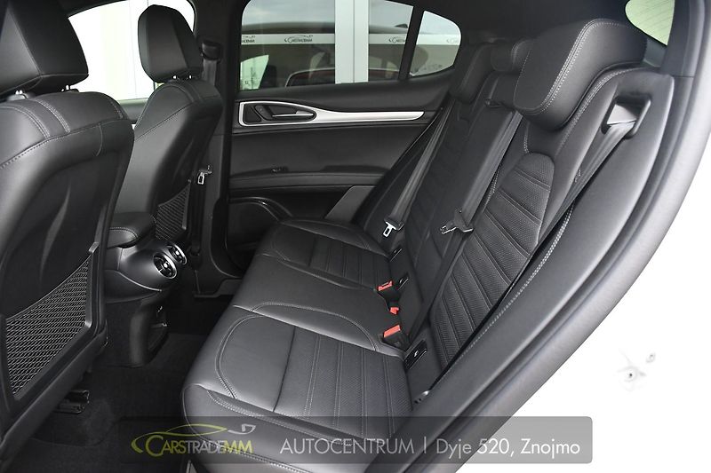 Alfa Romeo Stelvio 2,2D 154kW VELOCE AT8-Q4  - fotka 12 z 53