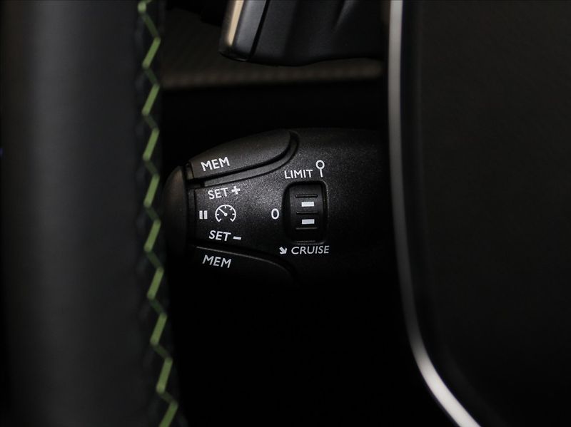 Peugeot 2008 1,2 Hybrid GT Alcant.NOVÝ VŮZ - fotka 19 z 26