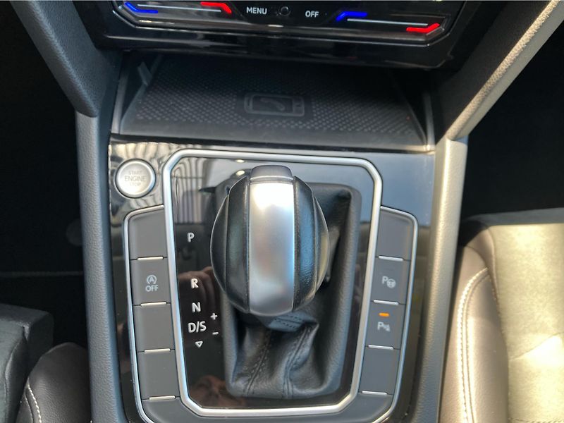 Volkswagen Passat 2,0TDi 110kW Business Premium - fotka 21 z 30