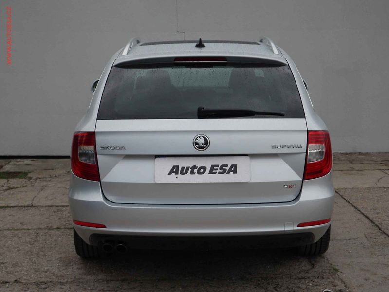Škoda Superb (2014) 2.0 TDi 4x4, DSG, panor, navi - fotka 5 z 19