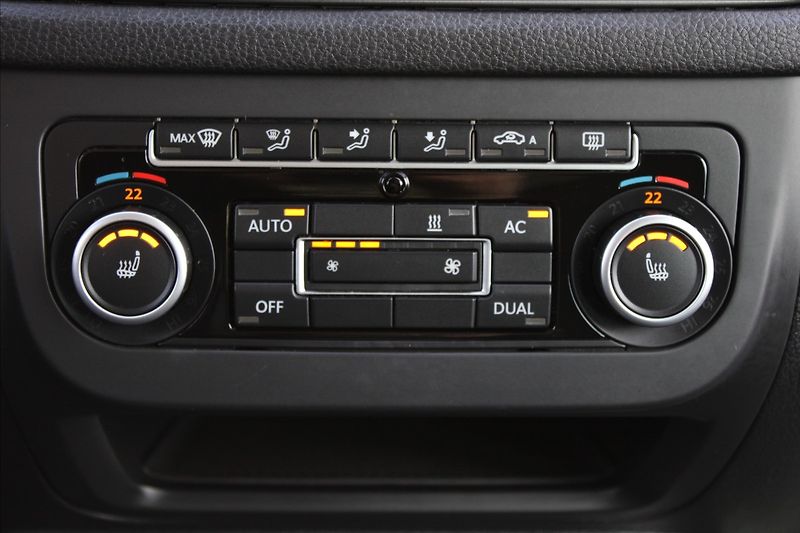 Volkswagen Tiguan 2,0 TDI  VÝHŘEVY,TAŽNÉ - fotka 14 z 26