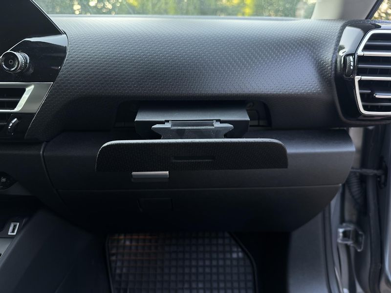 Citroën C4 1.2i 130 S&s 1.MAJITEL ČR DPH  - fotka 14 z 29