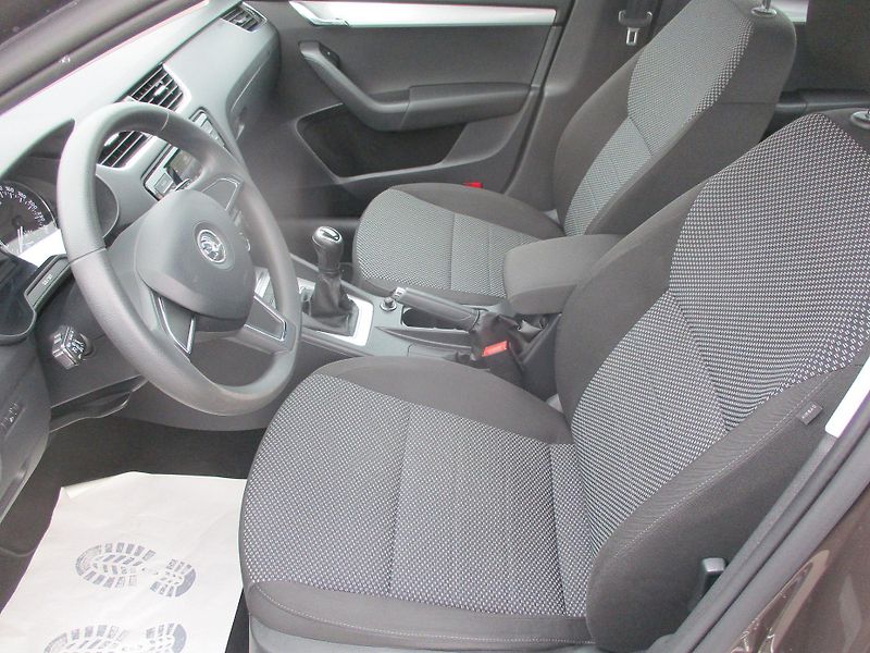 Škoda Octavia 1.2TSi 81kW AMB VÝHŘEV 2x PNEU - fotka 16 z 48