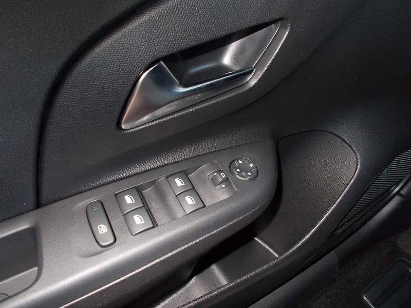 Opel Corsa (2026) Edition 1.2 TURBO (74kW/100k) - fotka 20 z 27