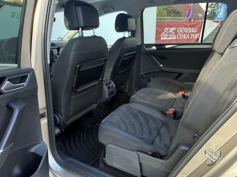Volkswagen Touran (2017) 1.4 TSI 7 míst, ser.knížka - fotka 13 z 38
