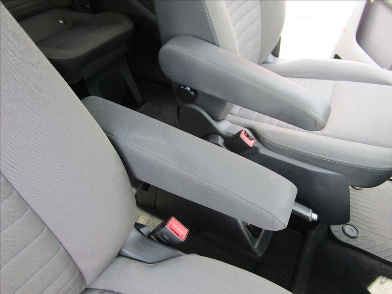 Ford Tourneo Custom 2.0TDCi L2 Titanium, 8 míst - fotka 23 z 57
