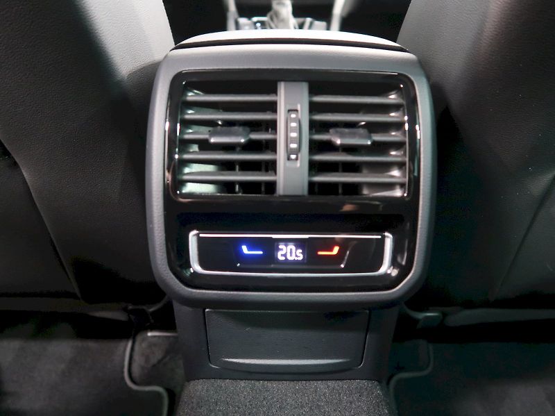 Volkswagen Passat (2023) ELEGANCE 2.0TDI 110kW DSG - fotka 31 z 34