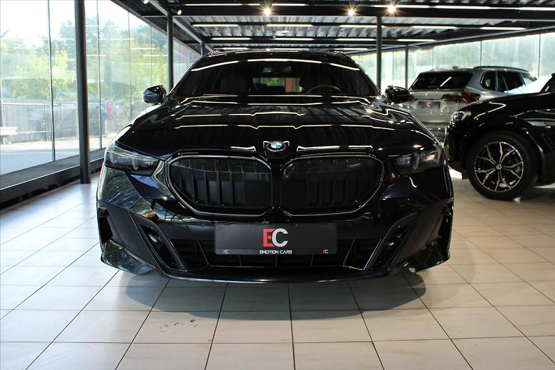 BMW Řada 5 520d xDrive M Sport Pro DAProf - fotka 3 z 35