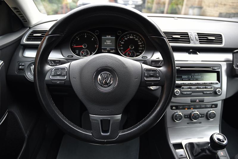 Volkswagen Passat 2.0 TDi CR COMFORTLINE, VÝHŘEV - fotka 12 z 50
