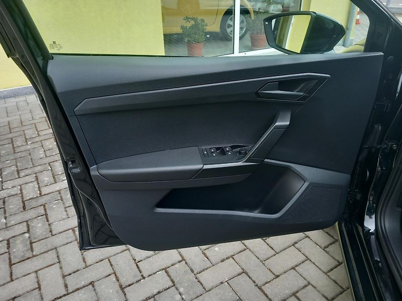 Seat Ibiza (2022) 1.MAJ. SERVISKA  ODPOČET ! - fotka 12 z 42