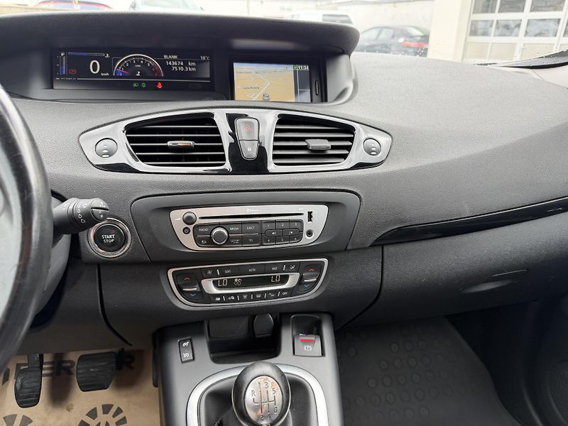 Renault Grand Scénic  1.6 16V Expression 7STR - fotka 16 z 23