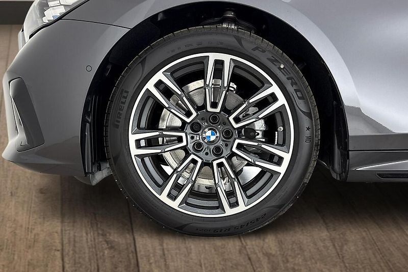 BMW Řada 5 řady 5 | 520d xDrive - fotka 24 z 24