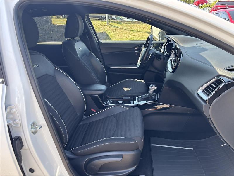 Kia Ceed 1,5 AT GT Line ZÁRUKA TÁŽNÉ - fotka 17 z 47
