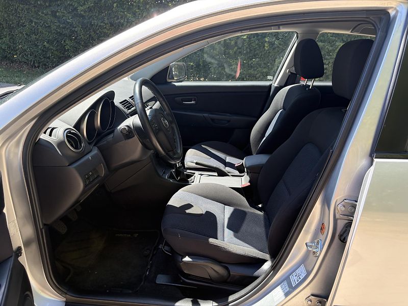 Mazda 3 1.6 Sport Active - fotka 19 z 29