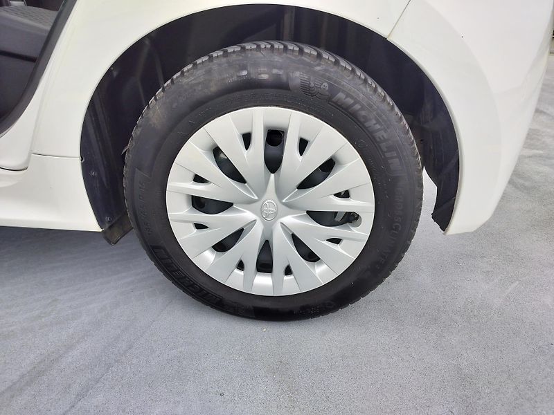 Toyota Yaris 1.5 hybrid - fotka 24 z 26