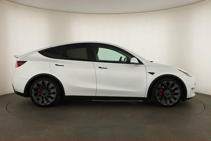 Tesla Model Y (2022) Performance 79kWh - fotka 6 z 29