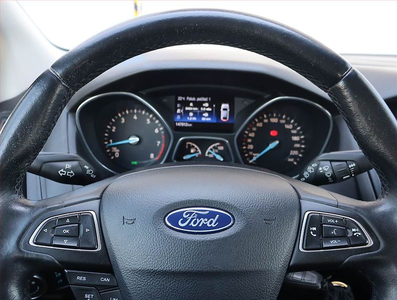 Ford Focus (2018) 1.0 EcoBoost, Tempomat - fotka 16 z 17