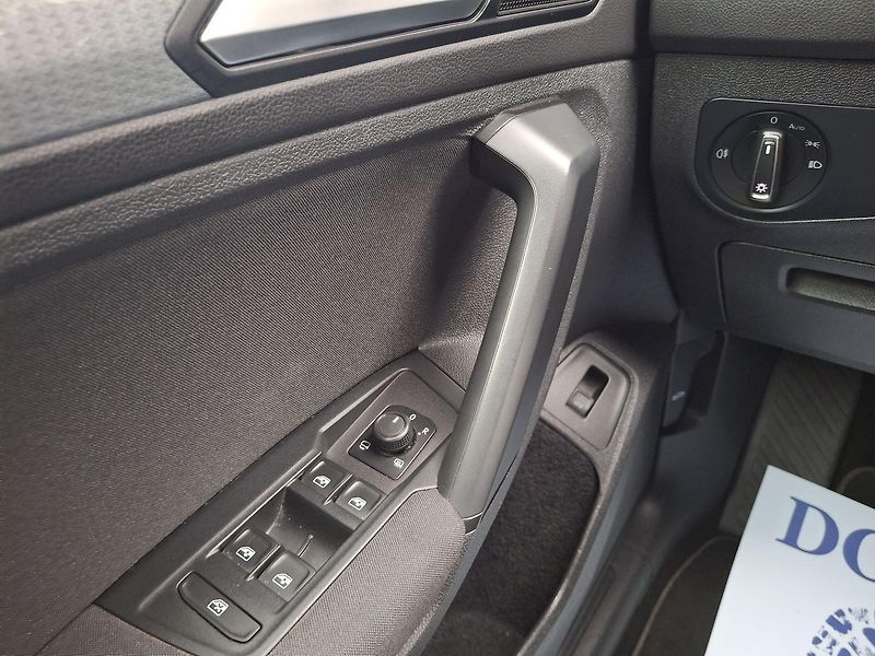 Volkswagen Tiguan (2021) 1.5 TSI Life Business, ZÁRUKA - fotka 23 z 34