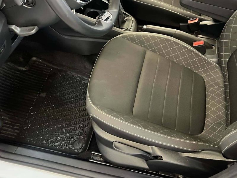 Škoda Fabia (2021) 1.0 TSI 70kW Ambition Combi - fotka 11 z 20