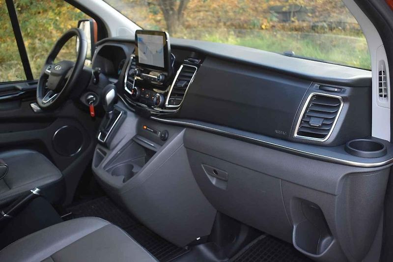 Ford Tourneo Custom je dobře jezdící vůz pro opravdu velké rodiny