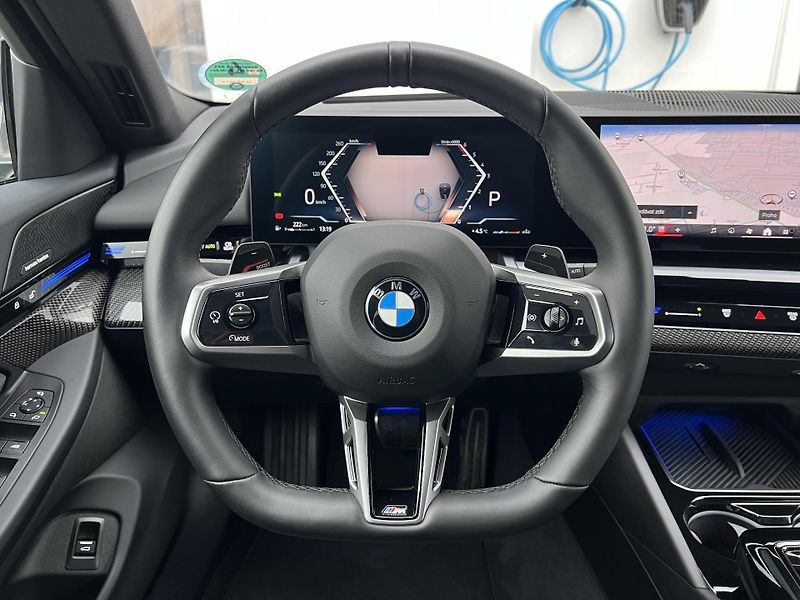 BMW Řada 5 520d xDrive Touring M-Sport - fotka 9 z 31