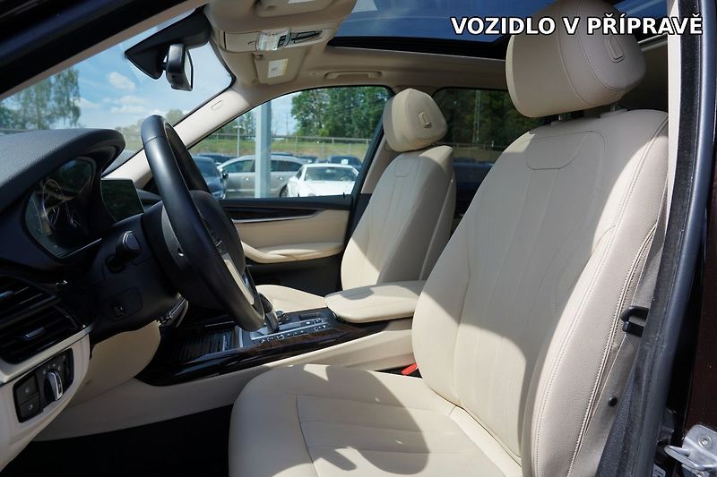 BMW X5 xDrive 40e 250kW Panorama - fotka 9 z 13