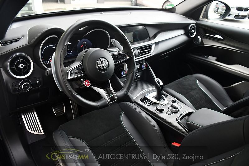 Alfa Romeo Stelvio 2.9V6 Bi-T SPARCO+AKRAPOVIČ - fotka 9 z 54