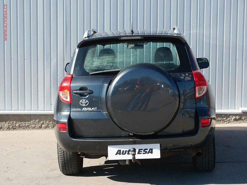 Toyota RAV4 (2007) 2.2 D4-D 4x4, AC, TZ - fotka 5 z 16