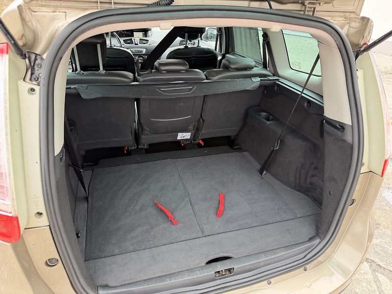 Renault Grand Scénic  1.6 16V Expression 7STR - fotka 23 z 23