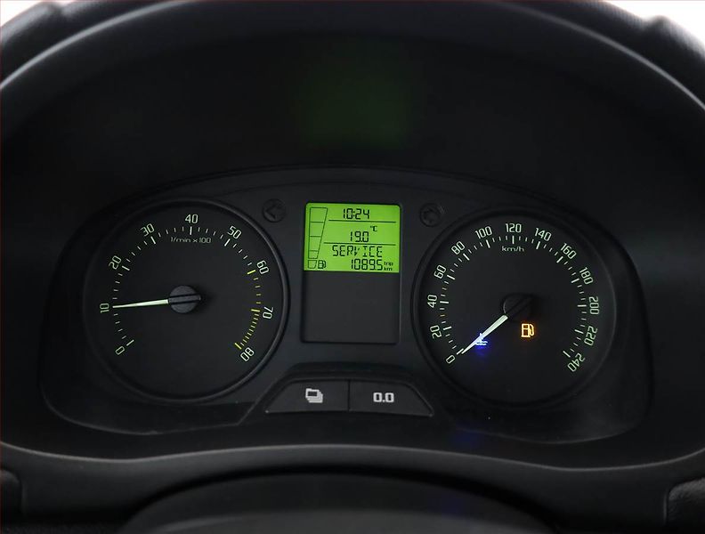 Škoda Fabia (2012) 1.2 12V, Park. senzory - fotka 8 z 12