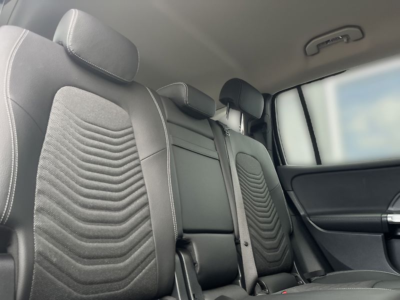 Mercedes-Benz GLB 200 d 4MATIC - fotka 18 z 18