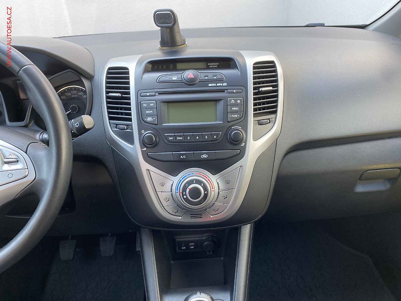 Hyundai ix20 (2015) 1.6 i, 1.maj,ČR, AC, park - fotka 12 z 16