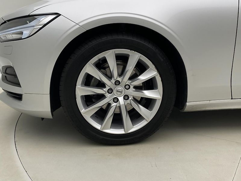 Volvo V90 D4 MOMENTUM AUT - fotka 27 z 39