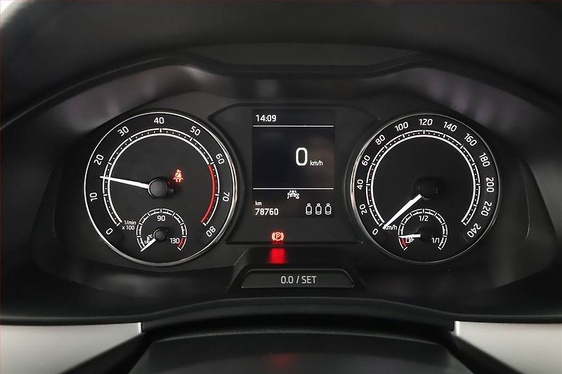 Škoda Scala (2022) 1.0 TSI, Tempomat - fotka 9 z 14