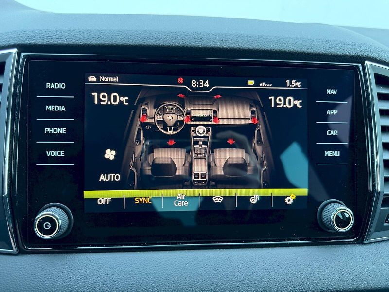 Škoda Karoq (2018) 2.0 TDI 110kW 4x4 DSG Style Pl - fotka 23 z 35