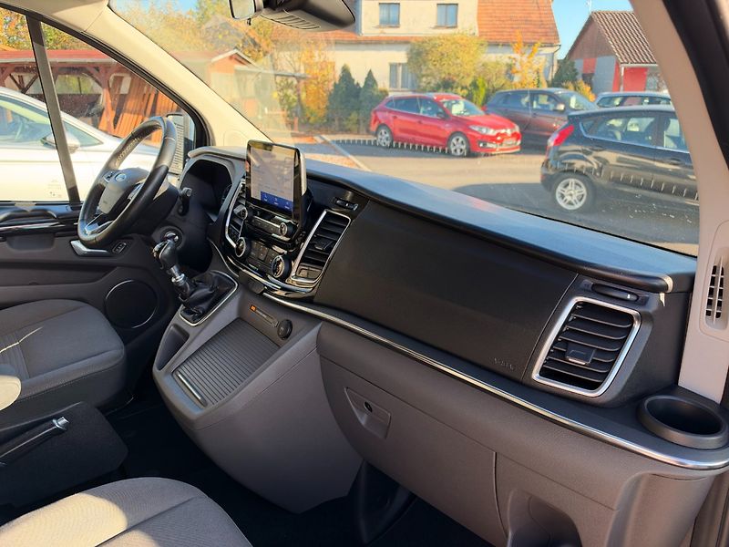 Ford Tourneo Custom (2022) Titanium 2.0TDCi 96kW L2 - fotka 26 z 35