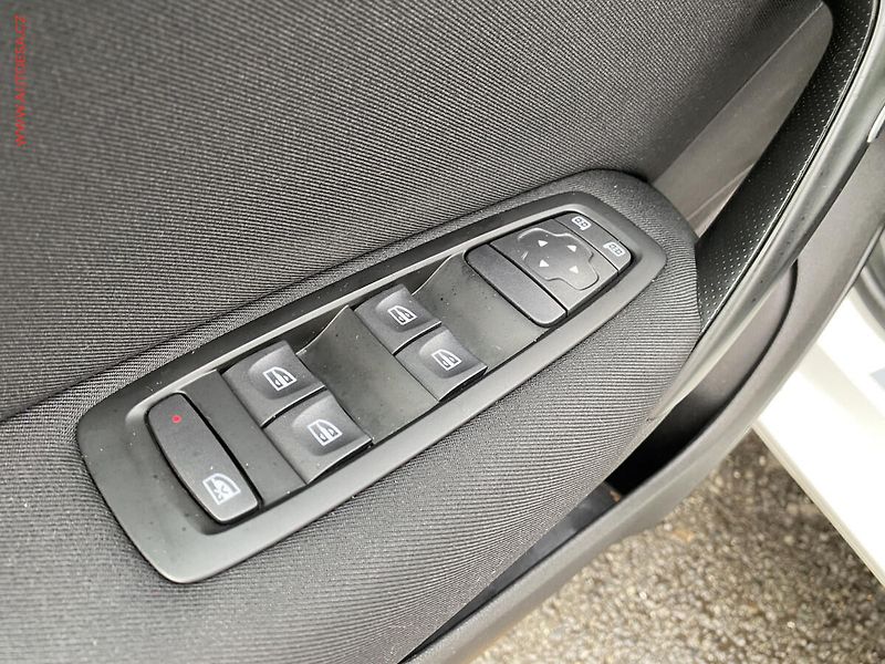 Renault Mégane (2019) 1.3 TCe, 2.maj,ČR, Limited - fotka 13 z 18
