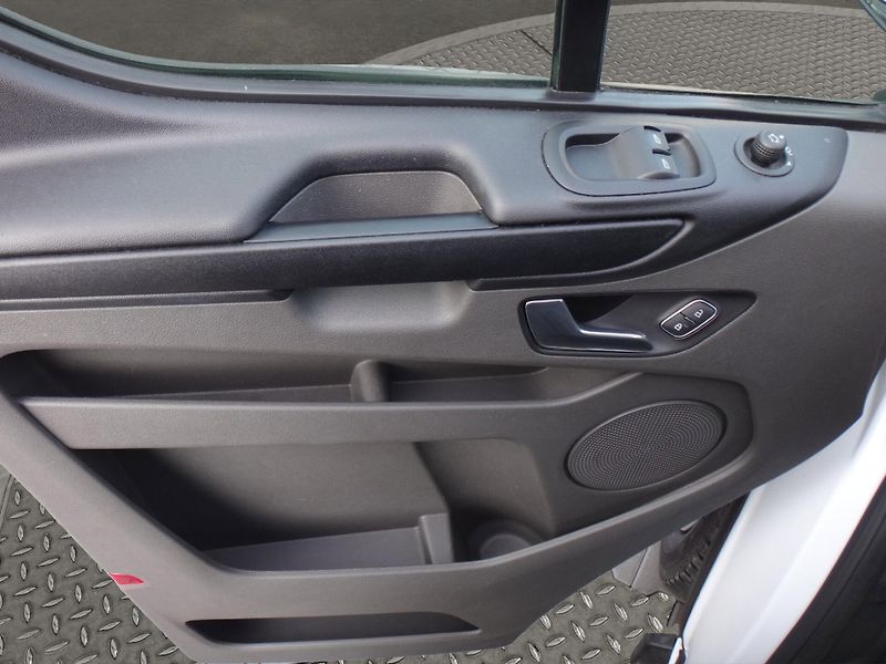 Ford Transit Custom (2023) Trend 300 Van 2.0 96kW - fotka 12 z 25