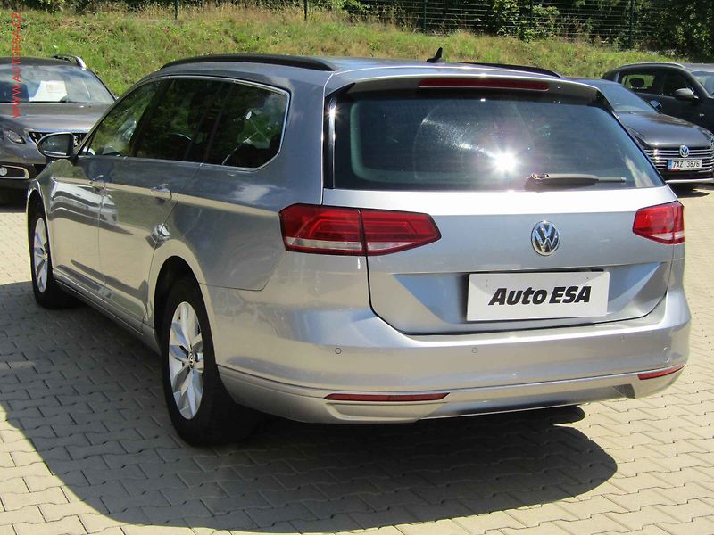 Volkswagen Passat (2018) 2.0 TDi, Comfortline, DSG - fotka 6 z 14