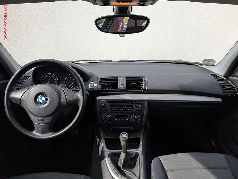 BMW Řada 1 (2005) 2.0d, AC, výhřev sed - fotka 8 z 12