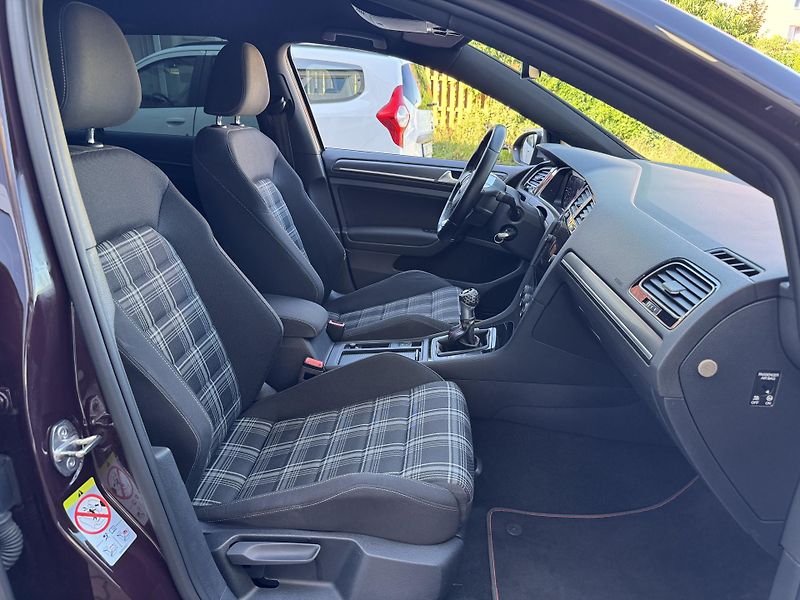 Volkswagen Golf (2017) GTD 2.0TDI 135kW - fotka 16 z 21