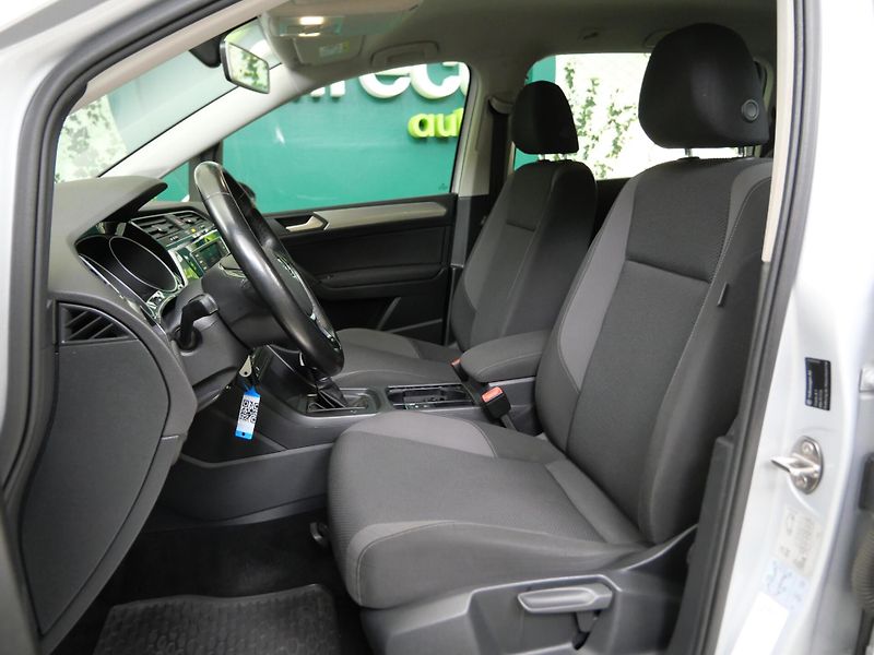 Volkswagen Touran - fotka 11 z 21