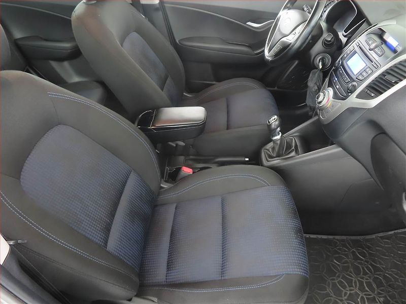 Hyundai ix20 (2017) 1.6 CVVT, Serv.kniha - fotka 9 z 15