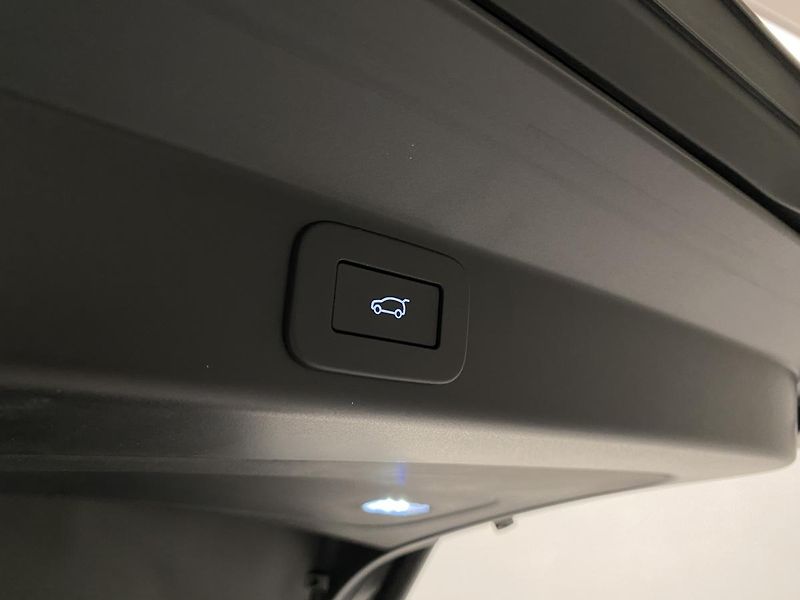 Land Rover Range Rover Sport P635 SV EDITION ONE REZERVACE - fotka 77 z 78